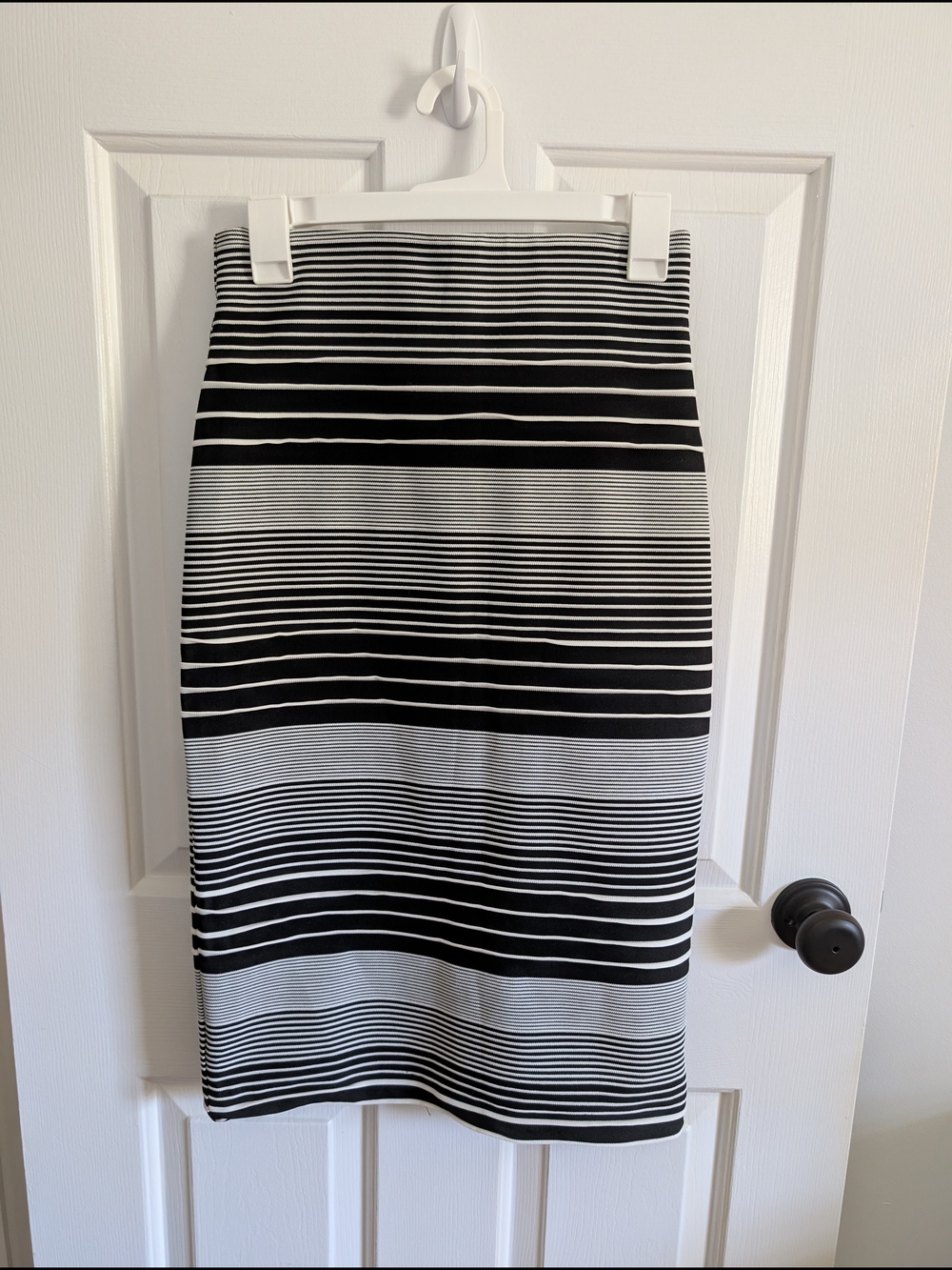 New York & Company Women's Black and White Striped Body Con Pencil Skirt XS